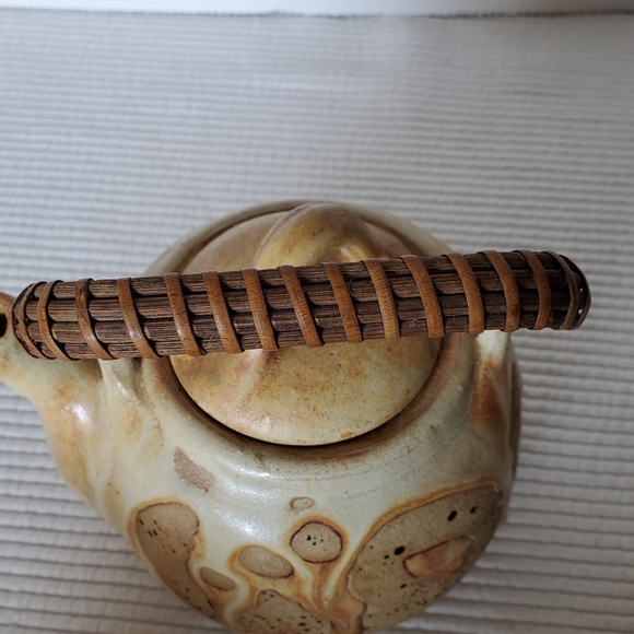 Handmade Studio Pottered Teapot Vintage Art Pottery Brown Beige Signed VB 32oz - Picture 5 of 11